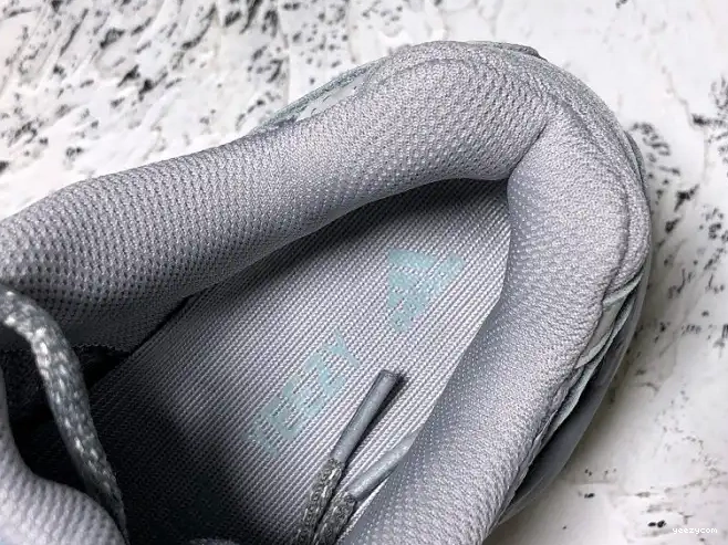 Boost Yeezy 'Inertia' 700 V2 Adidas FW2549 0629